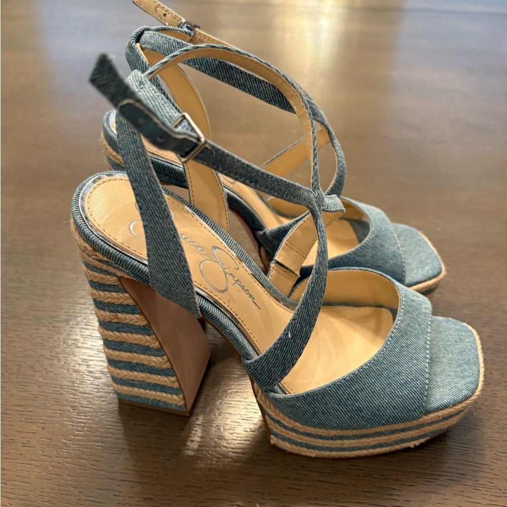 NEW- JESSICA SIMPSON DENIM PEEP-TOE HEELS. SIZE 6 1/2. - Picture 2 of 6